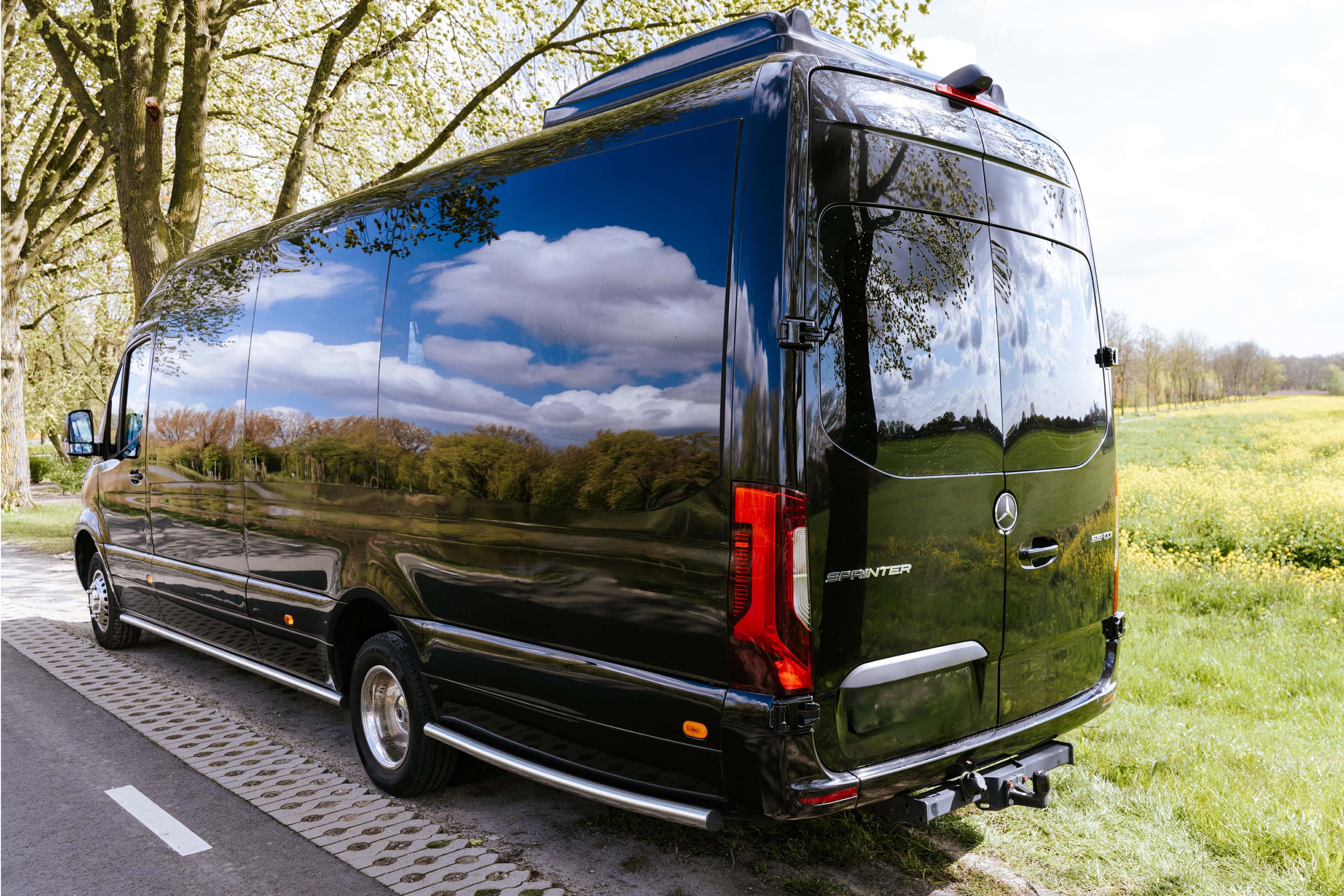 Minibus - View 1